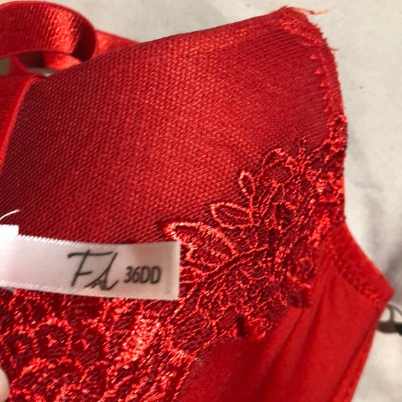 $3/30 bundle save!! 36DD lace red bra Nwot - Picture 4 of 6
